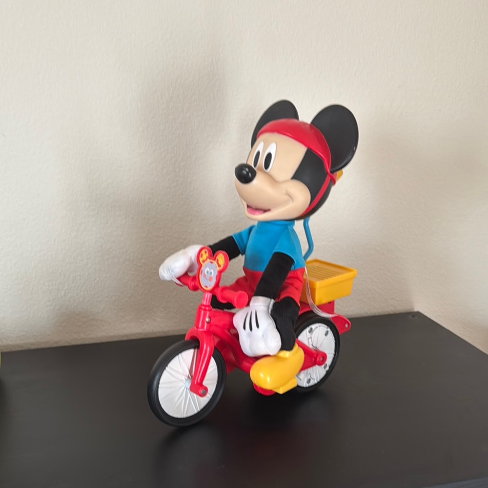 Disney Mickey Mouse Clubhouse Silly Wheelie Mickey